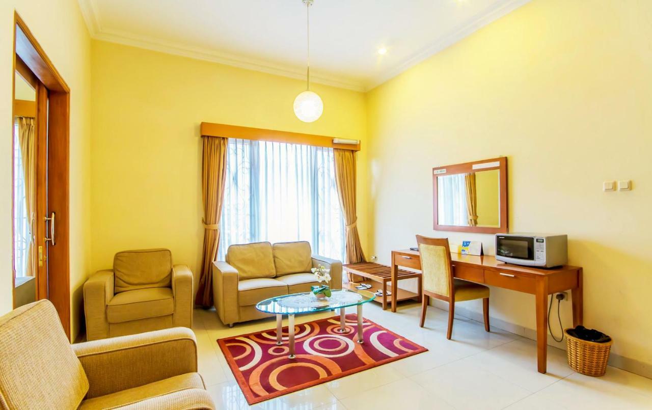 Puri Bernadi Guest House Lembang Extérieur photo