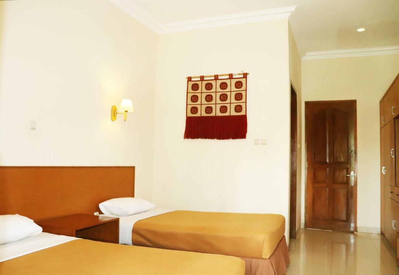 Puri Bernadi Guest House Lembang Extérieur photo