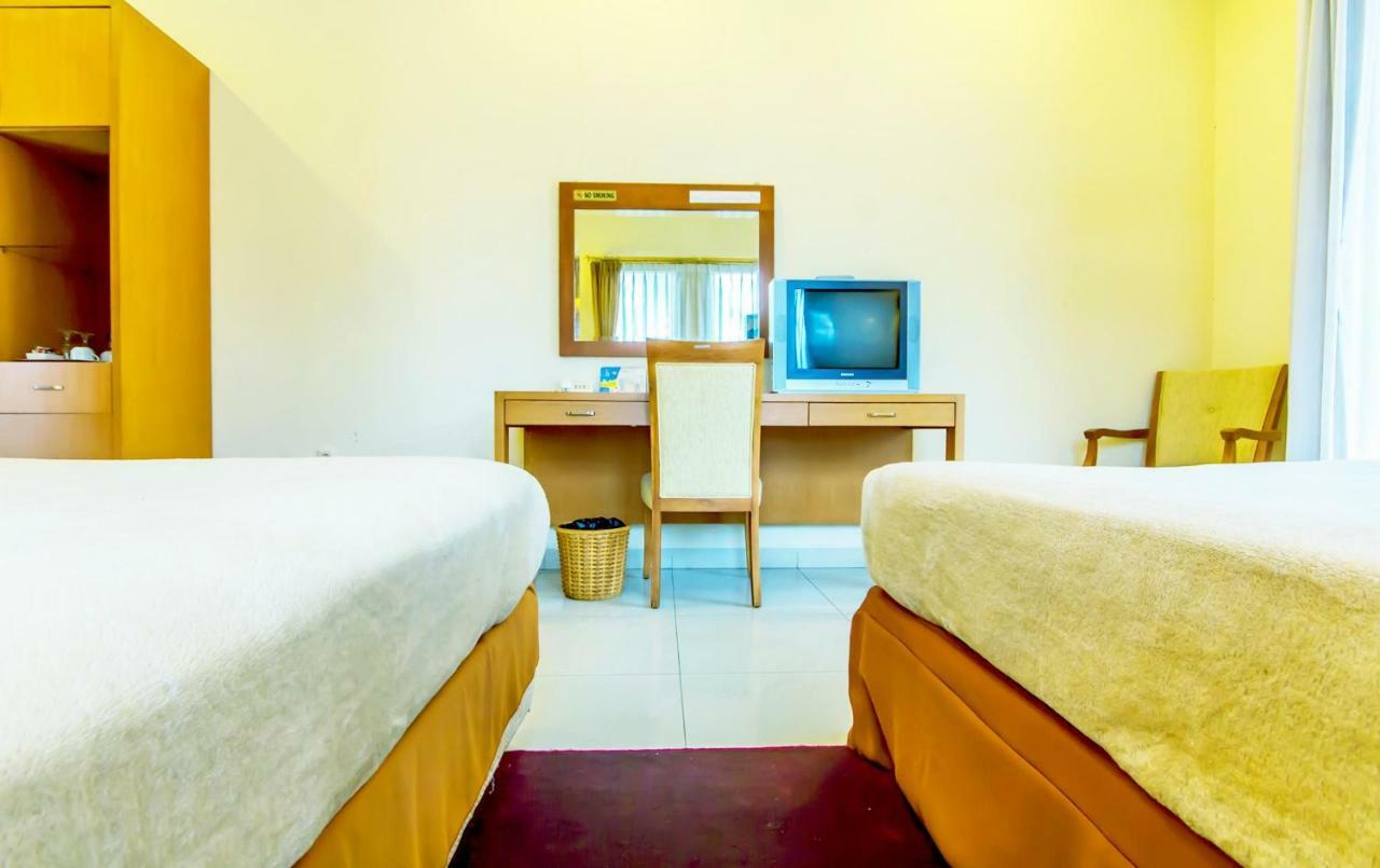 Puri Bernadi Guest House Lembang Extérieur photo