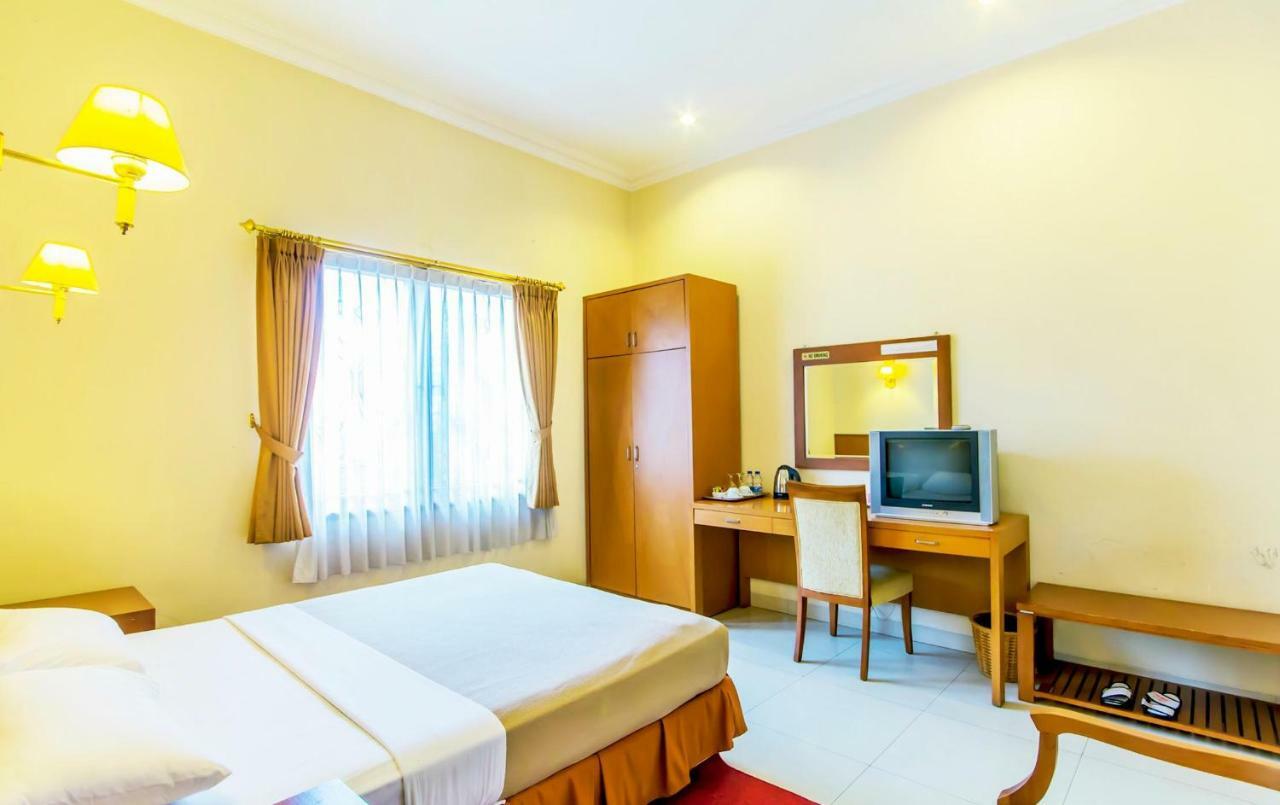 Puri Bernadi Guest House Lembang Extérieur photo