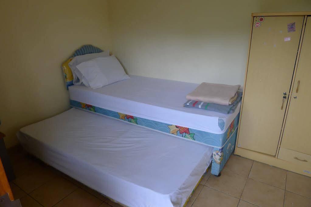 Puri Bernadi Guest House Lembang Extérieur photo